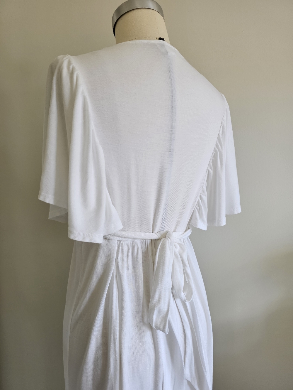 H&M white lace trimmed stretch jersey dress with flutter sleeves - Picture 16 of 16